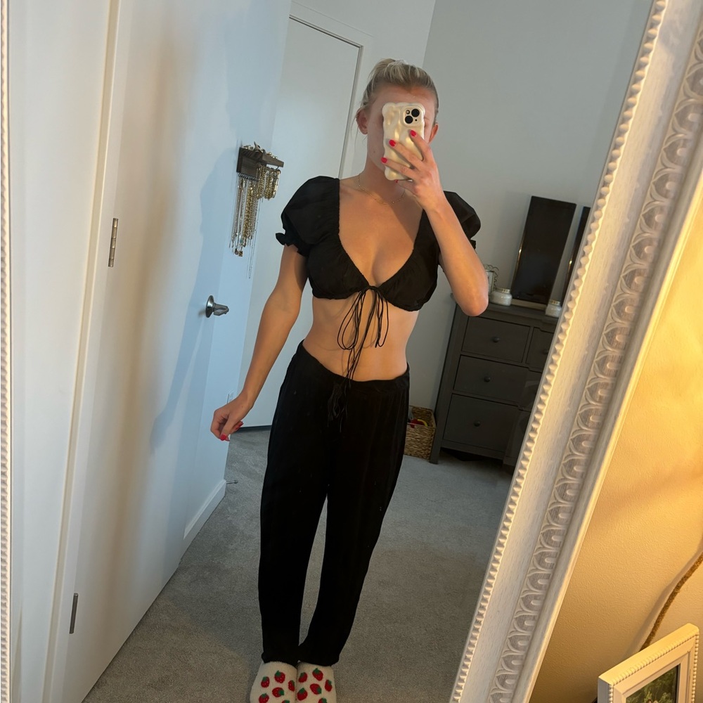 Black crop top